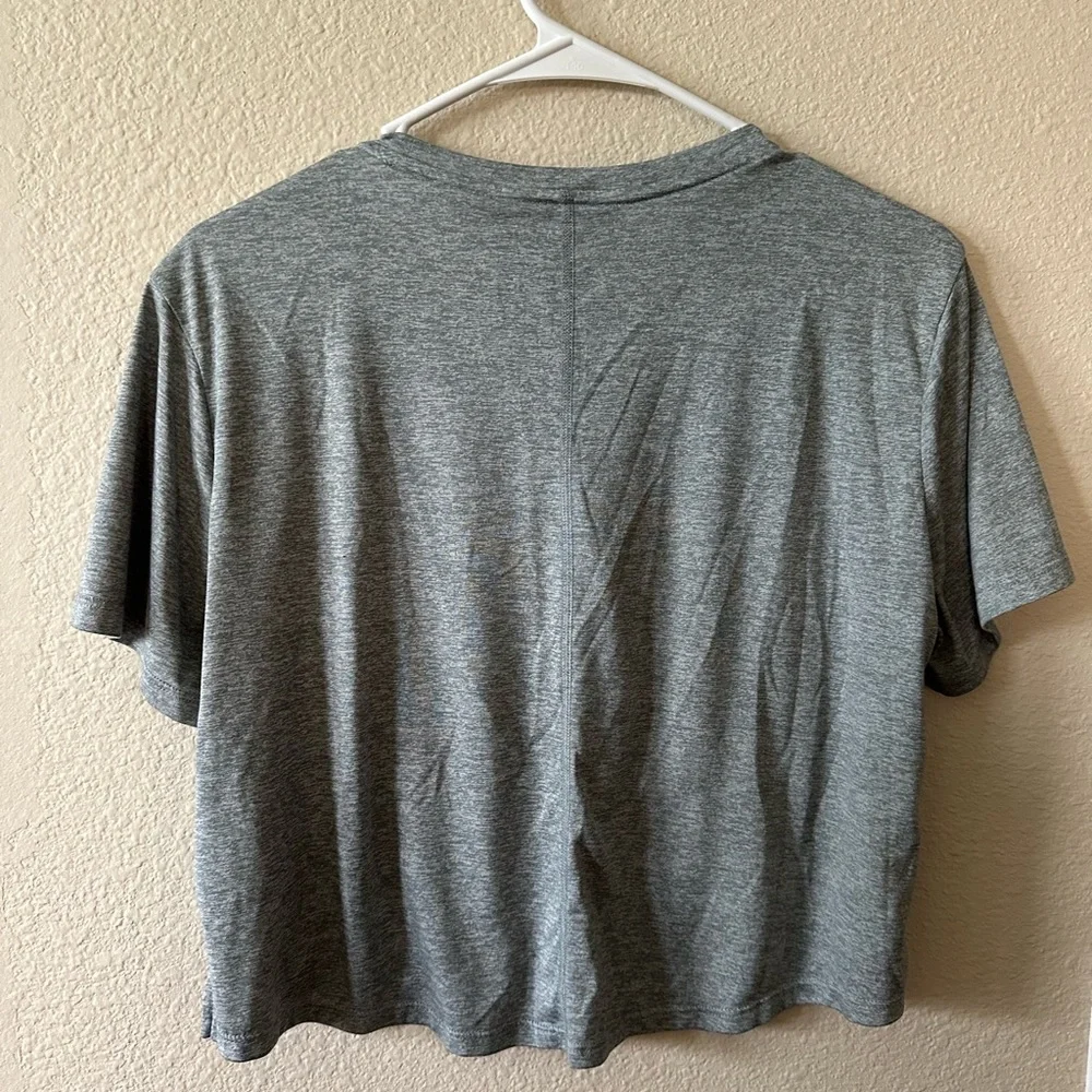 Nike Women’s Grey Dri-FIT Short Sleeve Athletic Top size L/ NWOT B165